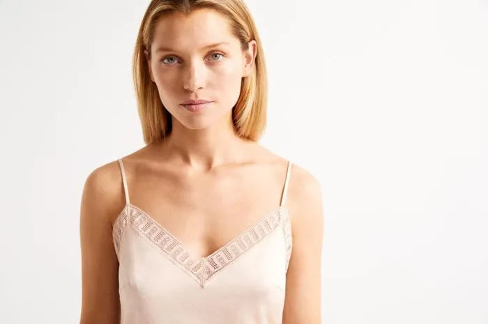 Homewear Womens Eres Poupe Short Nightshirt Calcaire