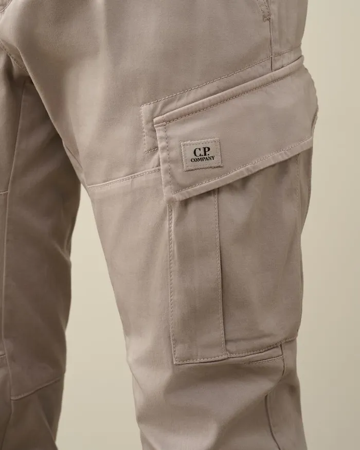 Man Stretch Sateen Ergonomic Logo Cargo Pants Drizzle Grey CP Company Trousers