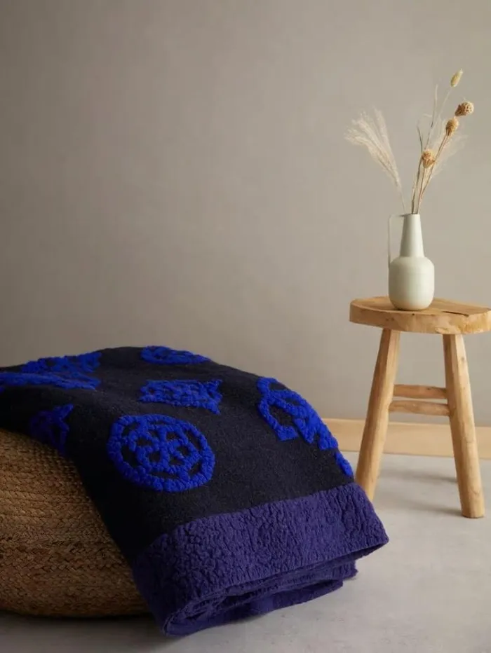 Men 4g And Peony Logo Wool Blanket Blue Multi Guess Home Collection