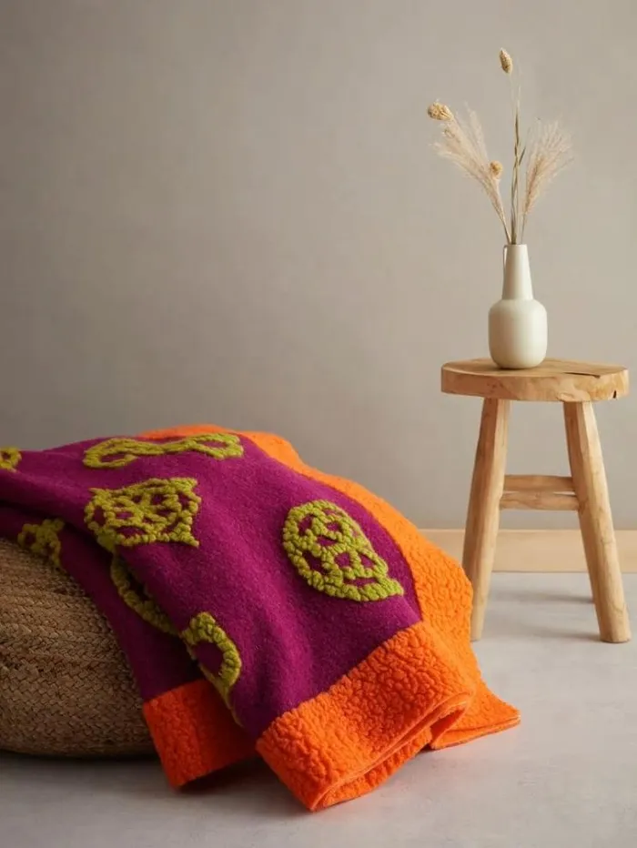 Men 4g And Peony Logo Wool Blanket Multicolor Pattern Guess Home Collection
