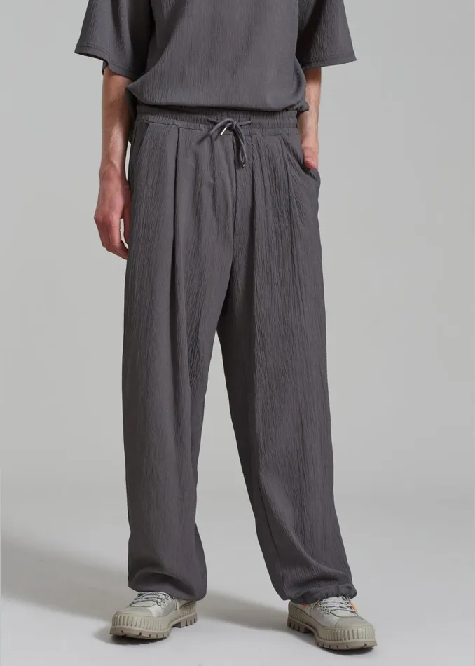 Men The Frankie Shop Bottoms Eliott Crinkle Pants Charcoal