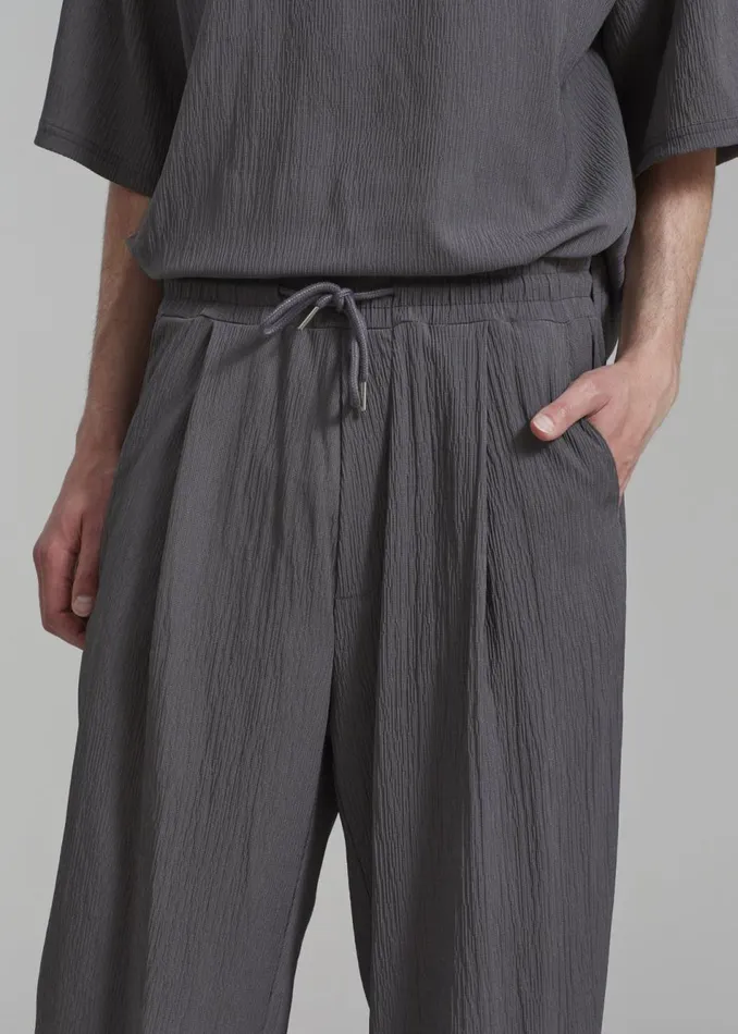 Men The Frankie Shop Bottoms Eliott Crinkle Pants Charcoal