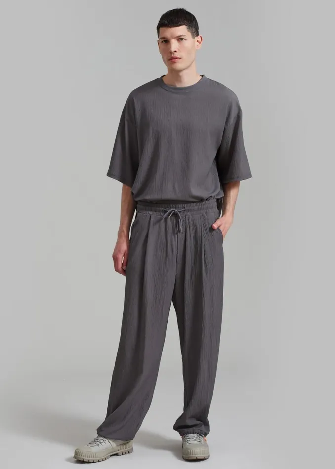 Men The Frankie Shop Bottoms Eliott Crinkle Pants Charcoal