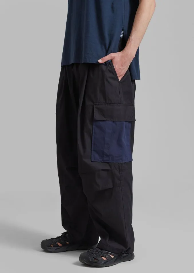 Men The Frankie Shop Bottoms Stu Colorblock Cargo Pants Black Combo