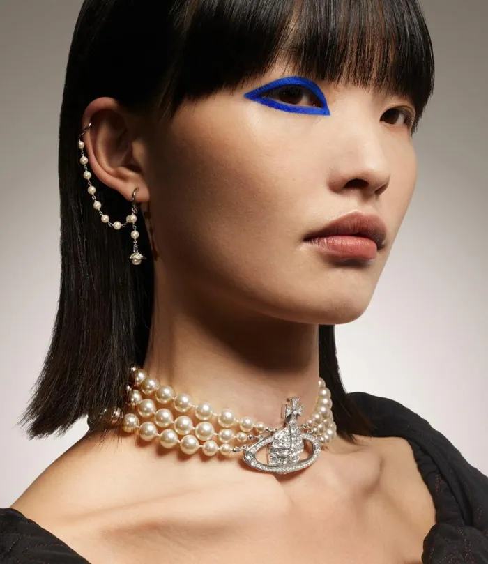 Necklaces Women Vivienne Westwood Three Row Pearl Bas Relief Choker In PlatinumPearlCrystal Necklaces Women Vivienne Westwood Three Row Pearl Bas Relief Choker In PlatinumPearlCrystal