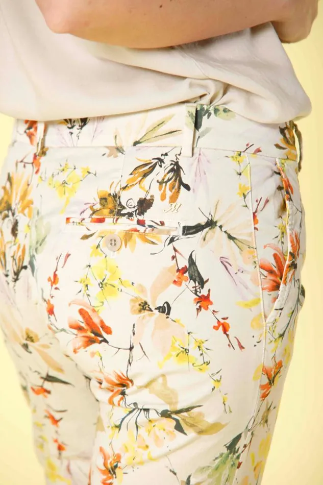 Woman Jaqueline Curvie Capri Chino Pants In Stretch Twill With Flower Print Curvy Mason039s Pants