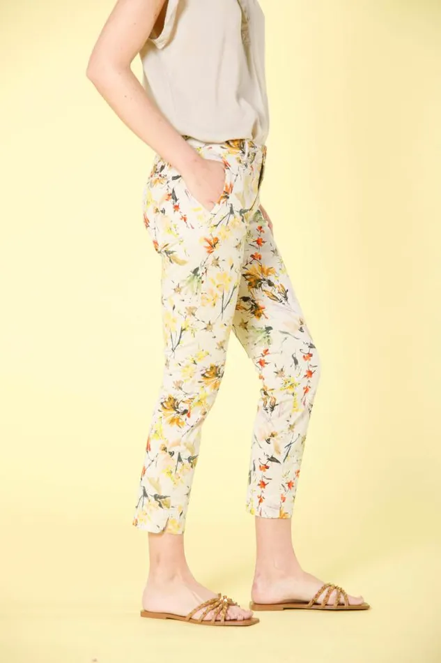 Woman Jaqueline Curvie Capri Chino Pants In Stretch Twill With Flower Print Curvy Mason039s Pants