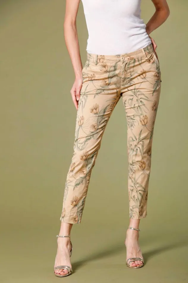 Woman Jaqueline Curvie Chino Capri Pants In Cotton With Flower Print Curvy Mason039s Pants Woman Jaqueline Curvie Chino Capri Pants In Cotton With Flower Print Curvy Mason039s Pants