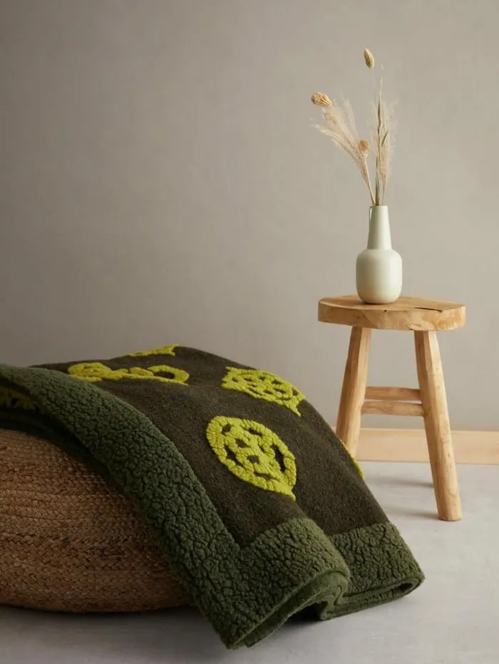 Women 4g And Peony Logo Wool Blanket Green Multi Guess Home Collection