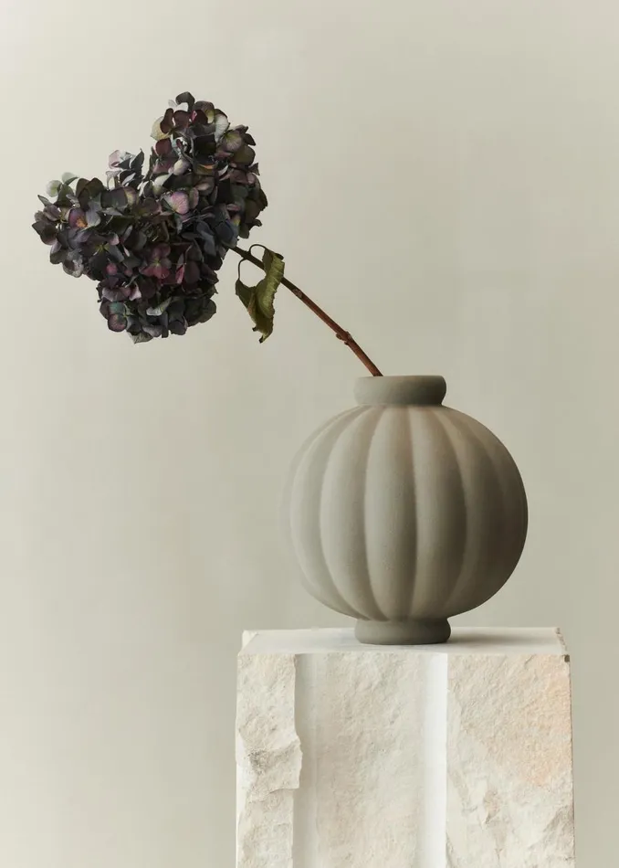 WomenMen The Frankie Shop Decor Louise Roe Ceramic Balloon Vase 01 Sanded Grey