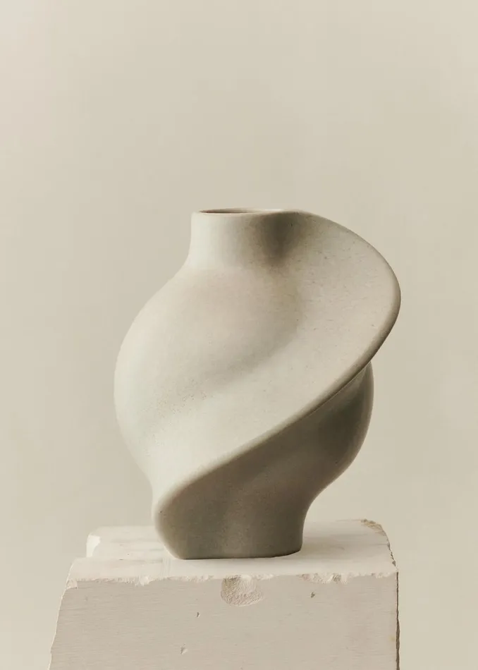 WomenMen The Frankie Shop Decor Louise Roe Ceramic Pirout Vase 02 Vintage Glaze WomenMen The Frankie Shop Decor Louise Roe Ceramic Pirout Vase 02 Vintage Glaze