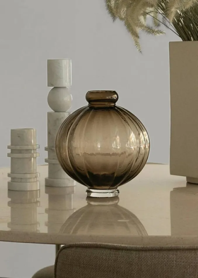 WomenMen The Frankie Shop Decor Louise Roe Glass Balloon Vase 01 Smoke