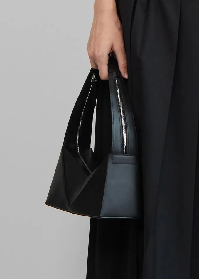 Women The Frankie Shop Accessories Low Classic Folded Cube Shoulder Bag Black