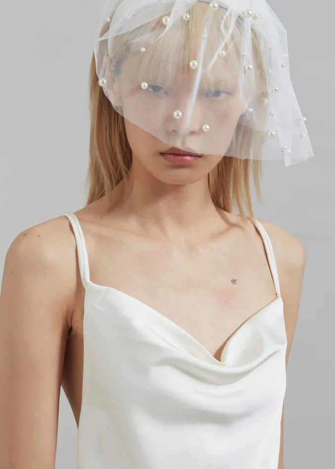 Women The Frankie Shop Accessories Rotate Headband Veil With Pearls Egret