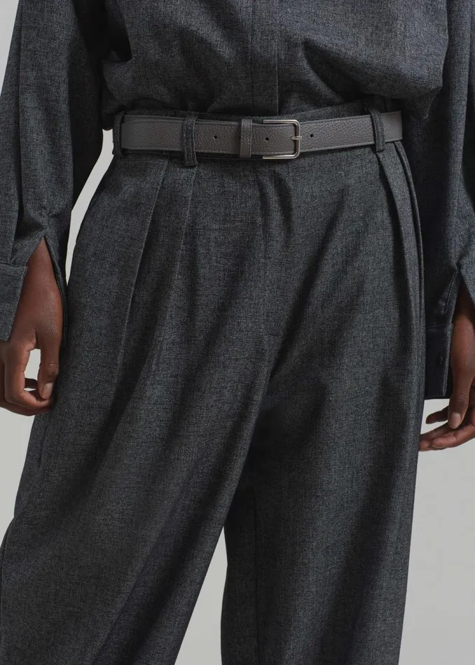 Women The Frankie Shop Bottoms Casey Pleated Trousers Charcoal