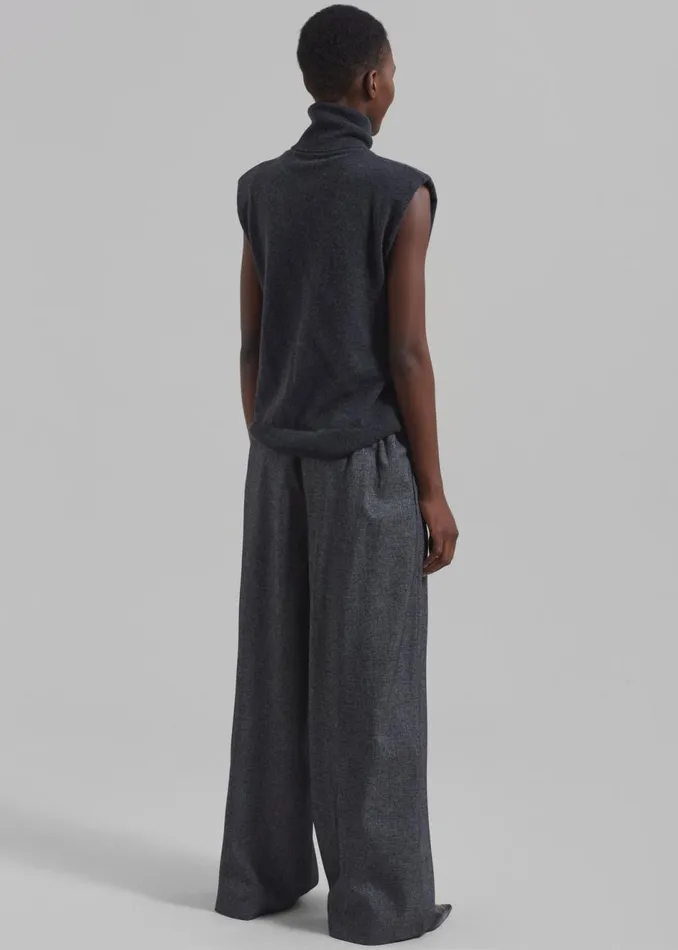Women The Frankie Shop Bottoms Casey Pleated Trousers Charcoal