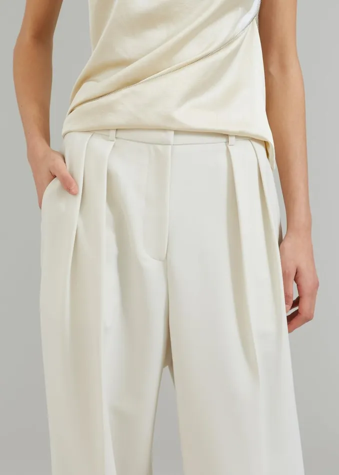 Women The Frankie Shop Bottoms Corrin Pleated Trousers Ivory
