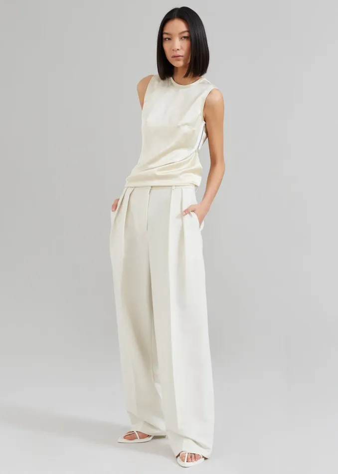 Women The Frankie Shop Bottoms Corrin Pleated Trousers Ivory