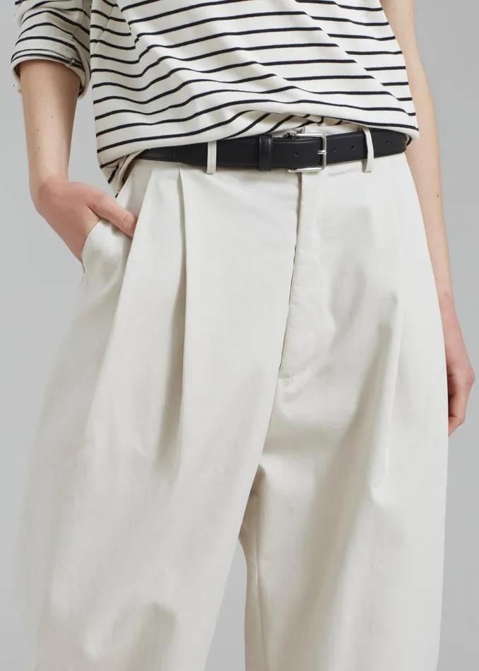 Women The Frankie Shop Bottoms Effie Pleated Pants Beige