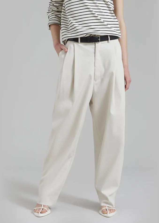 Women The Frankie Shop Bottoms Effie Pleated Pants Beige