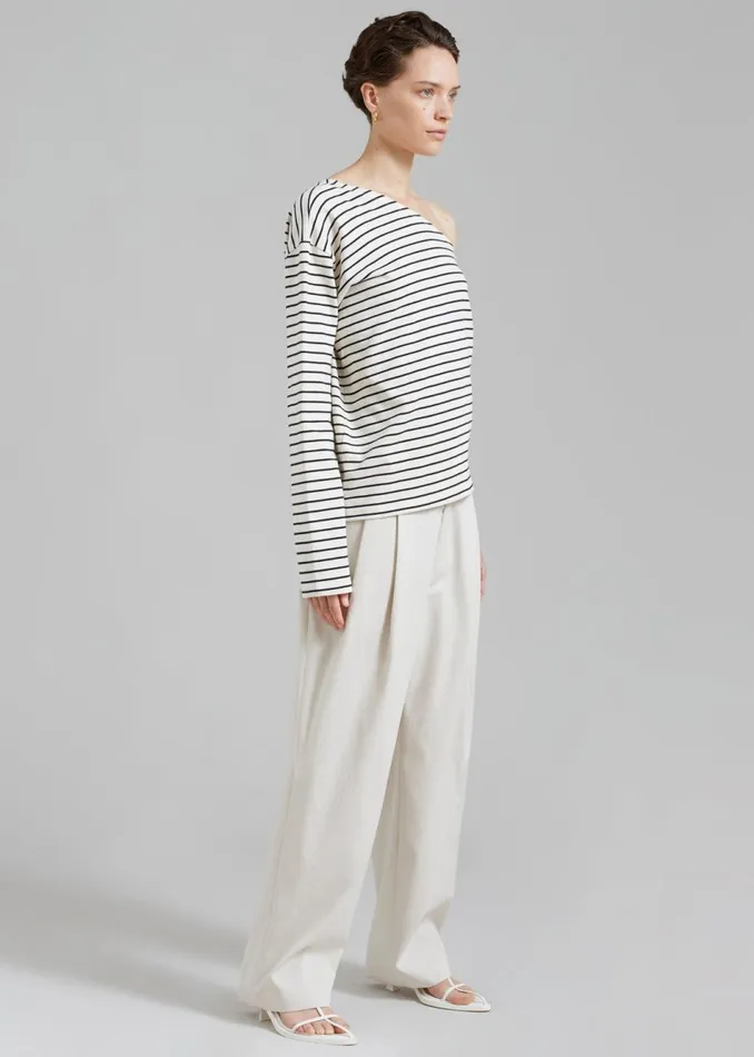 Women The Frankie Shop Bottoms Effie Pleated Pants Beige