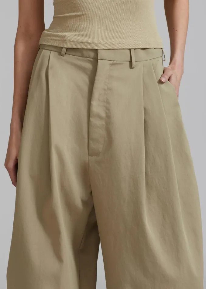 Women The Frankie Shop Bottoms Effie Pleated Pants Khaki