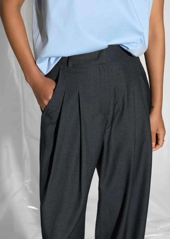 Women The Frankie Shop Bottoms Gelso Pleated Trousers Dark Grey Melange