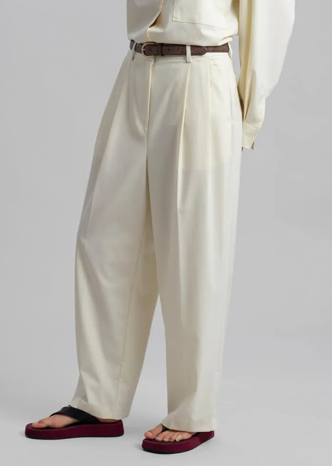 Women The Frankie Shop Bottoms Jour Pleated Pants Cream