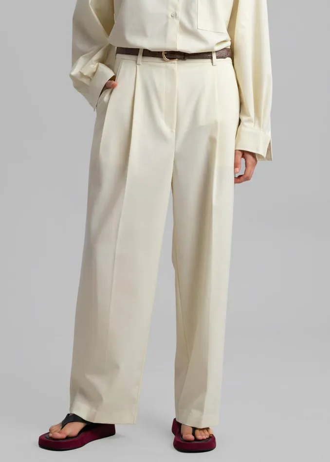 Women The Frankie Shop Bottoms Jour Pleated Pants Cream