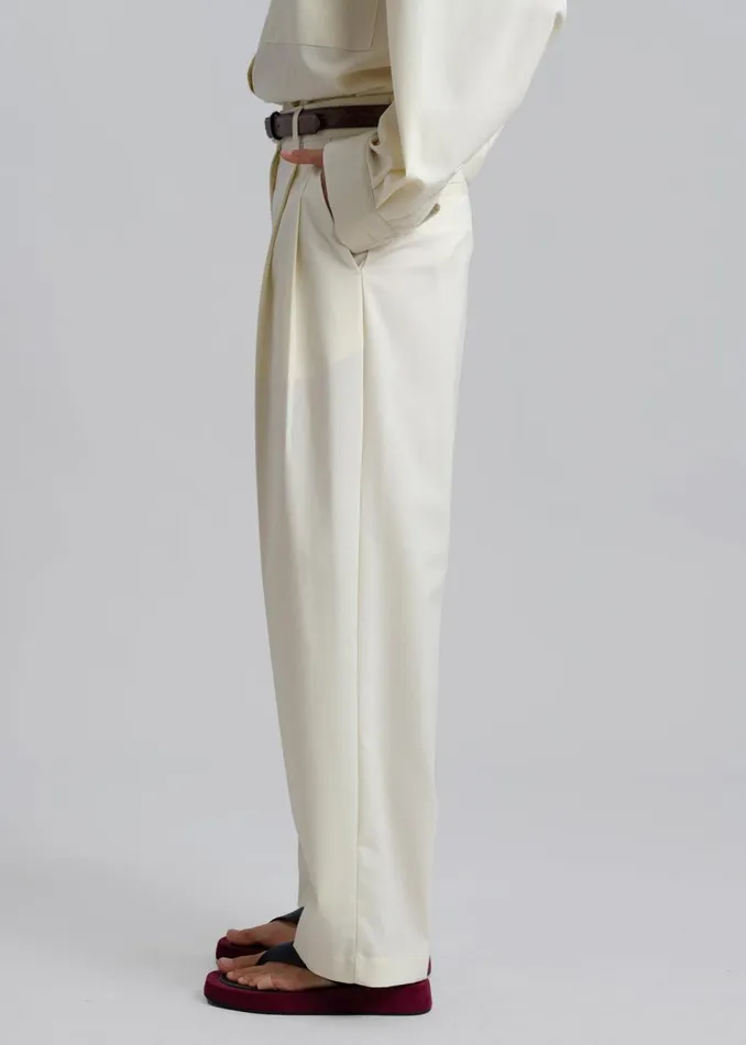 Women The Frankie Shop Bottoms Jour Pleated Pants Cream
