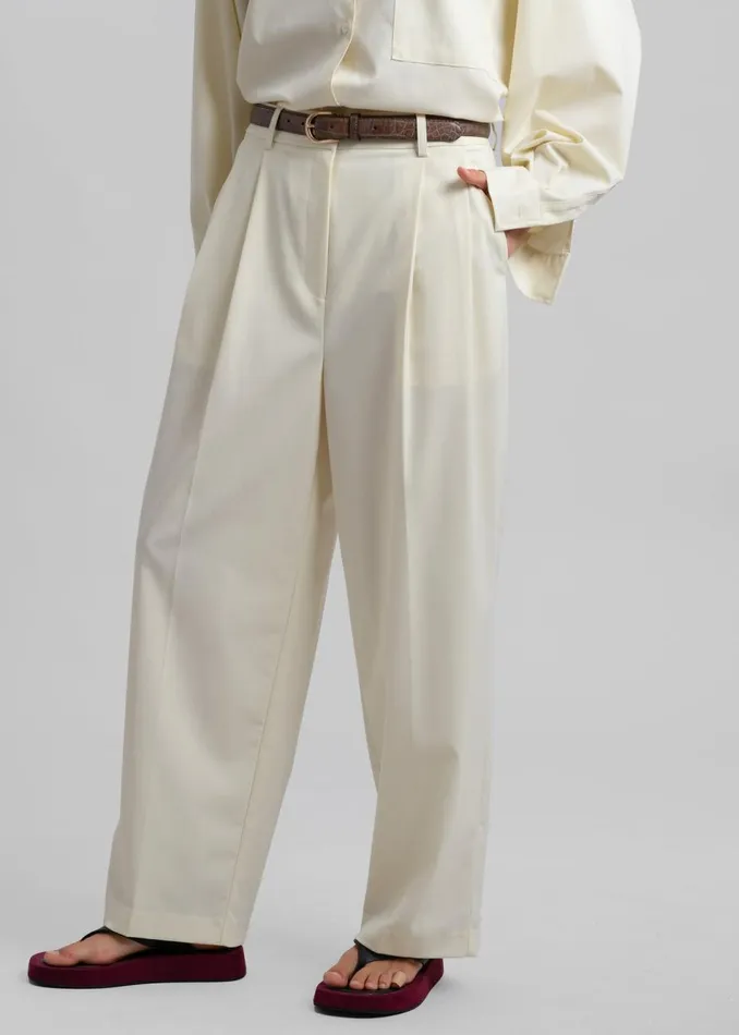 Women The Frankie Shop Bottoms Jour Pleated Pants Cream
