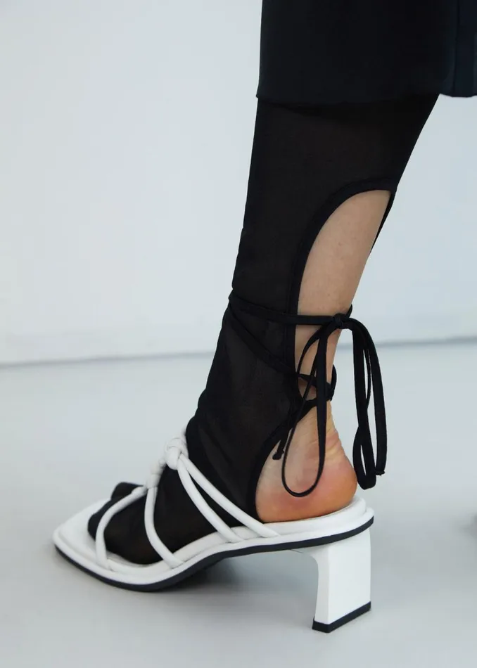 Women The Frankie Shop Bottoms Low Classic Hole Point Leggings Black
