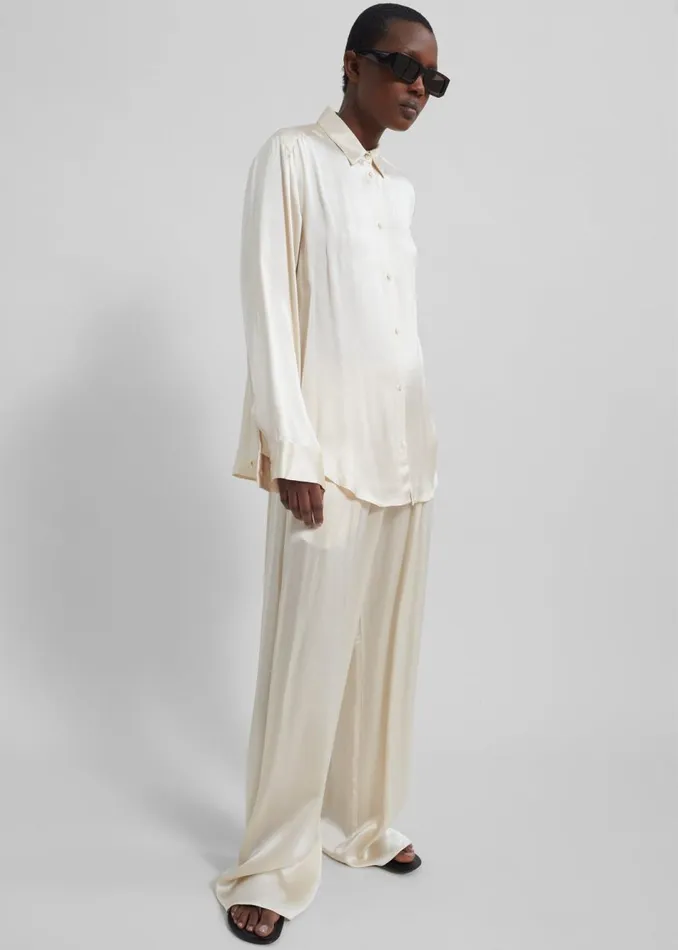 Women The Frankie Shop Bottoms Matteau Relaxed Satin Pant Ivory
