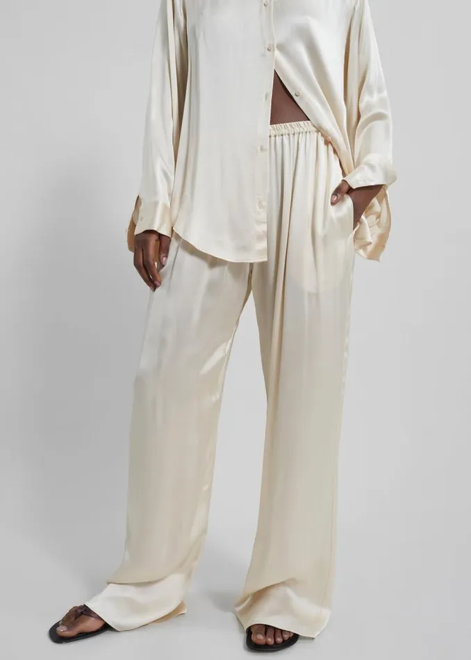Women The Frankie Shop Bottoms Matteau Relaxed Satin Pant Ivory