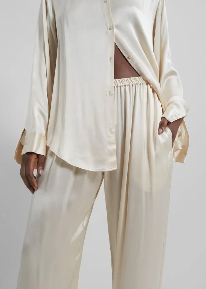 Women The Frankie Shop Bottoms Matteau Relaxed Satin Pant Ivory