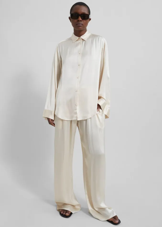 Women The Frankie Shop Bottoms Matteau Relaxed Satin Pant Ivory