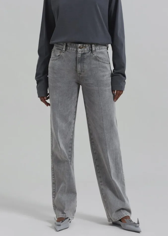 Women The Frankie Shop Bottoms Montrose Straight Leg Jeans Grey Wash