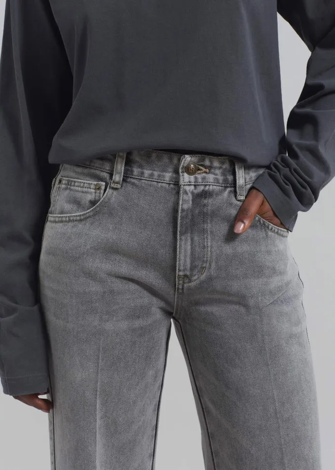 Women The Frankie Shop Bottoms Montrose Straight Leg Jeans Grey Wash