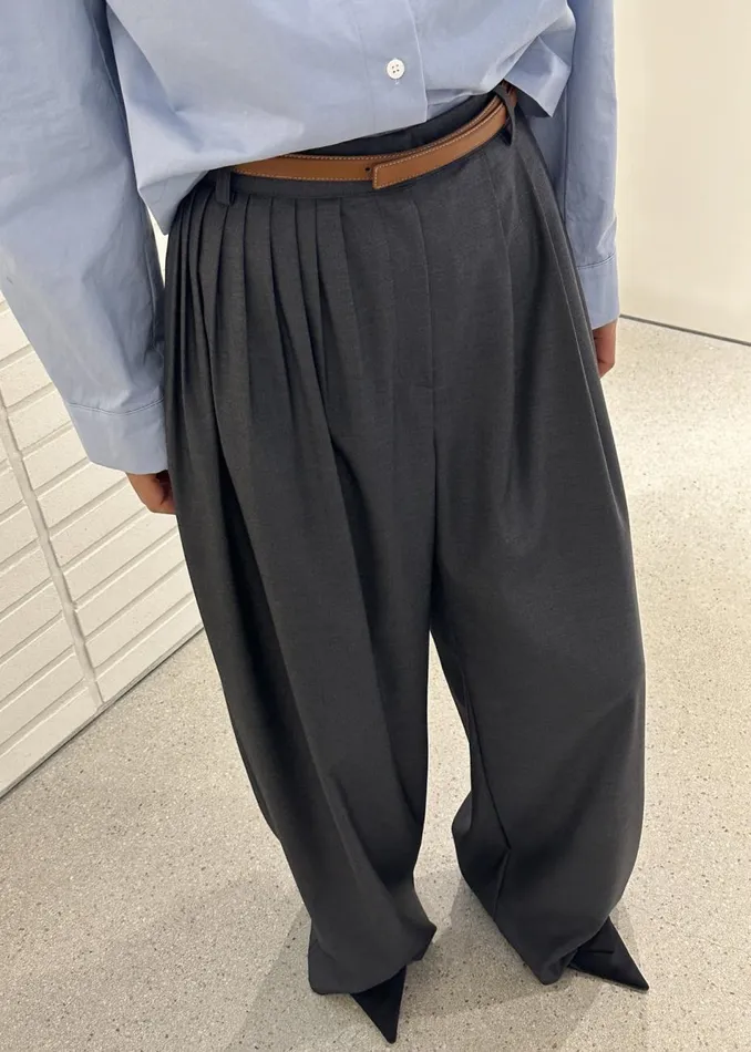 Women The Frankie Shop Bottoms Nyla Pleated Pants Charcoal