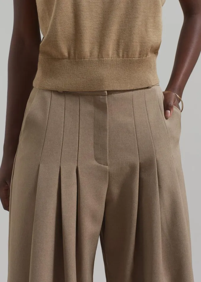 Women The Frankie Shop Bottoms Regina Pleated Trousers Camel
