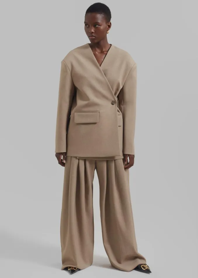 Women The Frankie Shop Bottoms Regina Pleated Trousers Camel