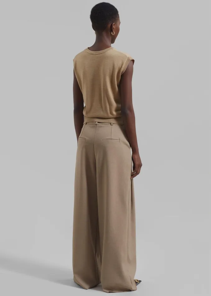 Women The Frankie Shop Bottoms Regina Pleated Trousers Camel