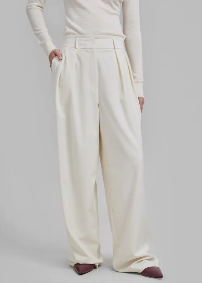 Women The Frankie Shop Bottoms Ripley Pleated Trousers Ivory