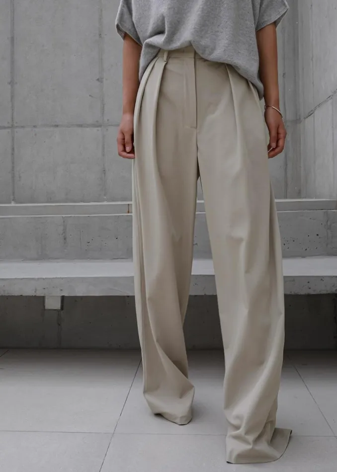 Women The Frankie Shop Bottoms Tansy Pleated Trousers Beige