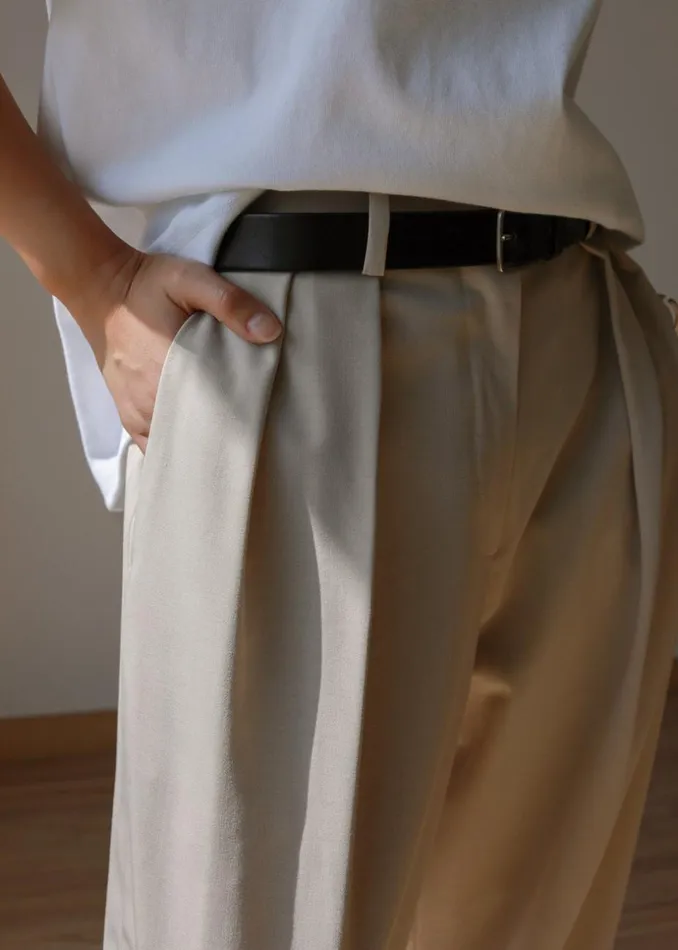 Women The Frankie Shop Bottoms Tansy Pleated Trousers Beige