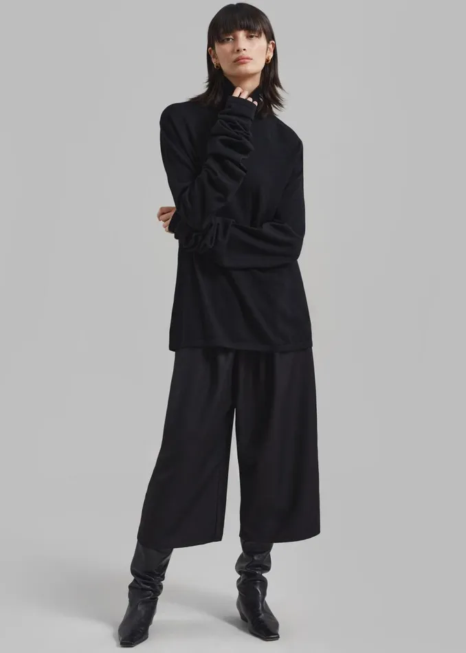 Women The Frankie Shop Bottoms Turner Cropped Boxer Pants Black