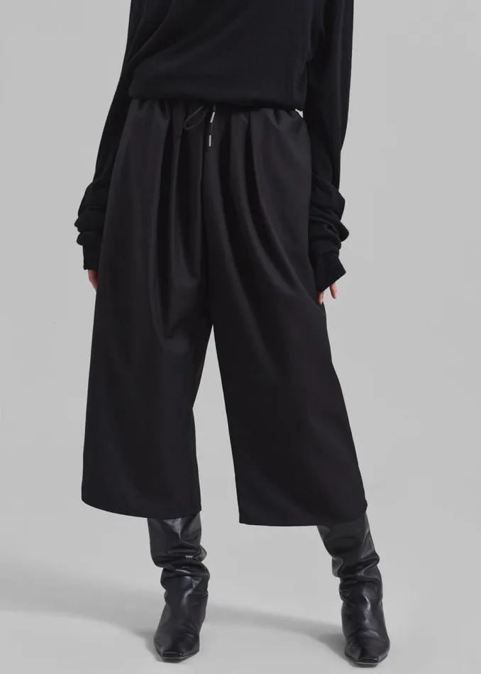 Women The Frankie Shop Bottoms Turner Cropped Boxer Pants Black