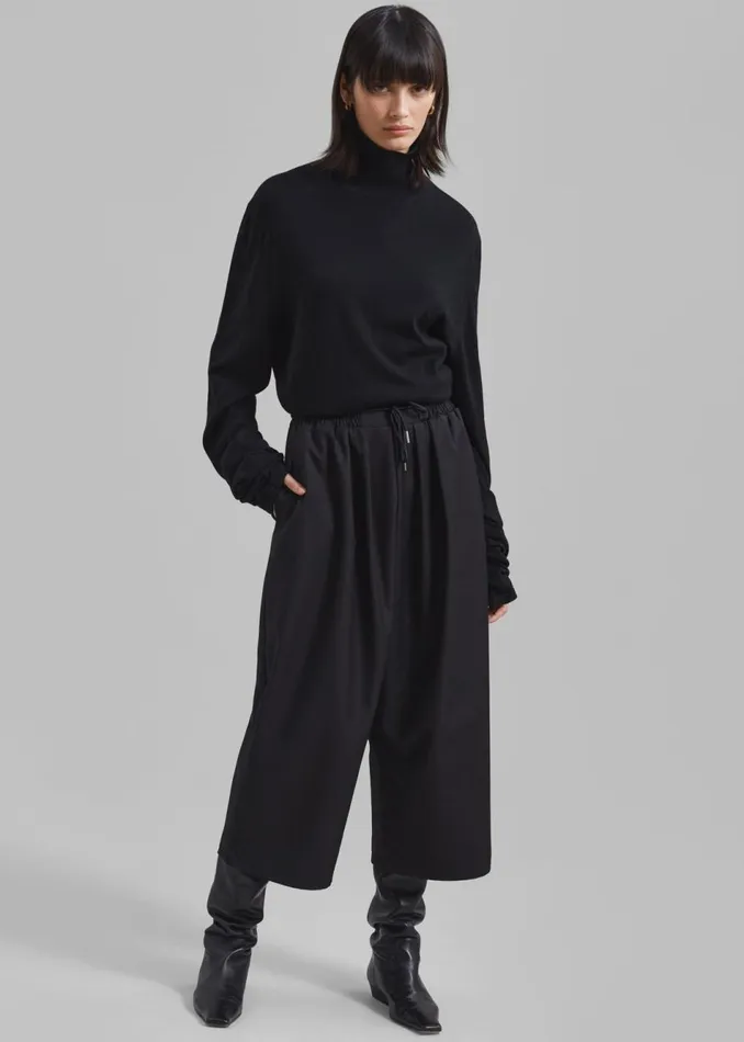 Women The Frankie Shop Bottoms Turner Cropped Boxer Pants Black