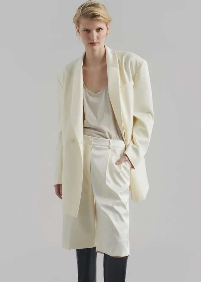 Women The Frankie Shop Bottoms Vienna Satin Bermuda Shorts Cream