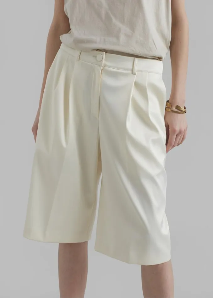 Women The Frankie Shop Bottoms Vienna Satin Bermuda Shorts Cream